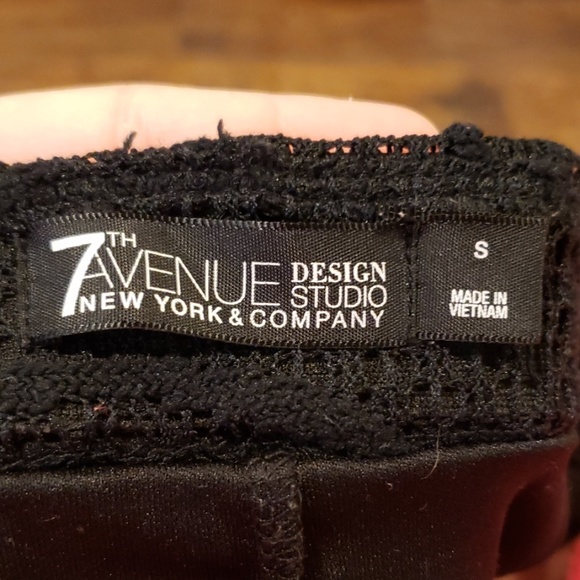 NY&Co black lace skirt w/ white stripes - Picture 5 of 6